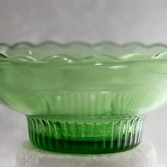 BEAUTIFUL E.O. Brody M2000 Vintage 1950s Footed Emerald Green Scalloped … - Picture 1 of 9